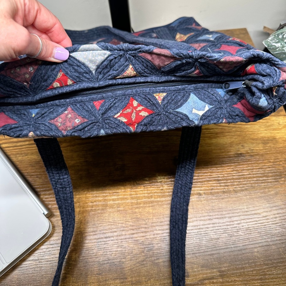 Donna Sharp Quilted Tote Bag Cathedral Window Patchwork Navy Blue Red - Picture 12 of 15
